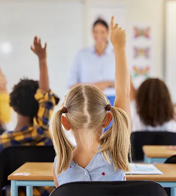Teach English Creatively: Pedagogy and Practice for Young Learners.